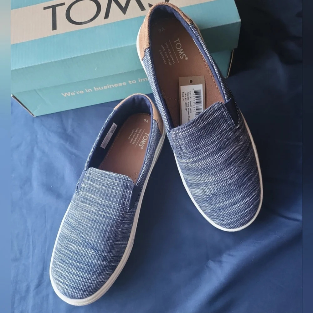NIB Toms Navy Stiped Chambray Luca‎ Slip-on Shoes Youth Size 6